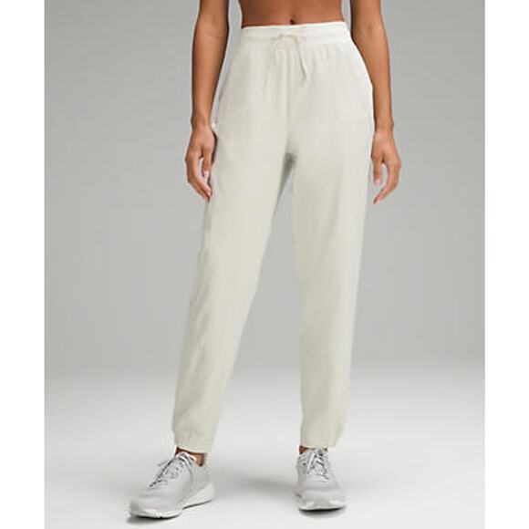 Lululemon Pants - Lululemon 'License To Train' White High-Rise Pant Size 8 - NWT